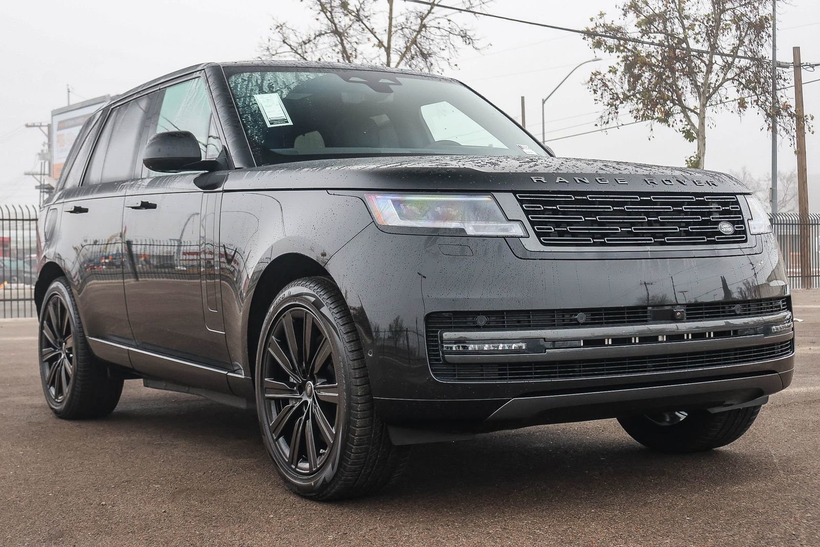 New 2025 Land Rover Range Rover SE image 3