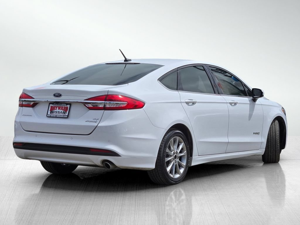 Used 2017 Ford Fusion SE FWD image 4