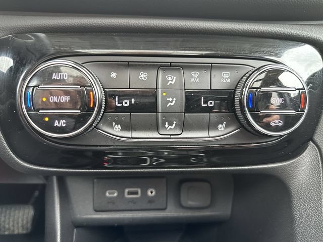 Used 2023 Buick Encore GX Essence w/ Experience Buick Package FWD image 19