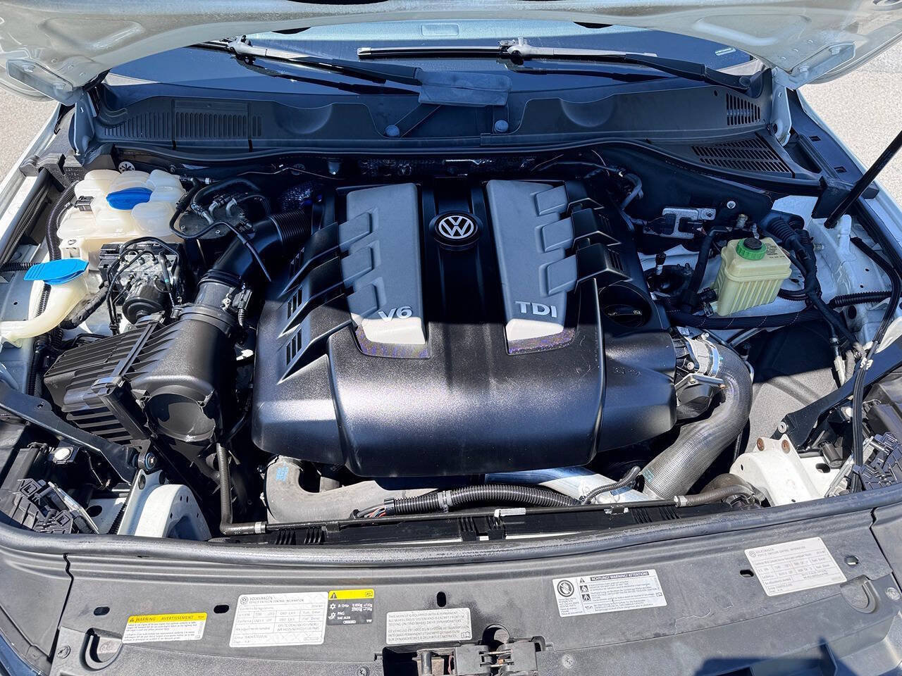 Used 2014 Volkswagen Touareg TDI AWD/4WD image 19
