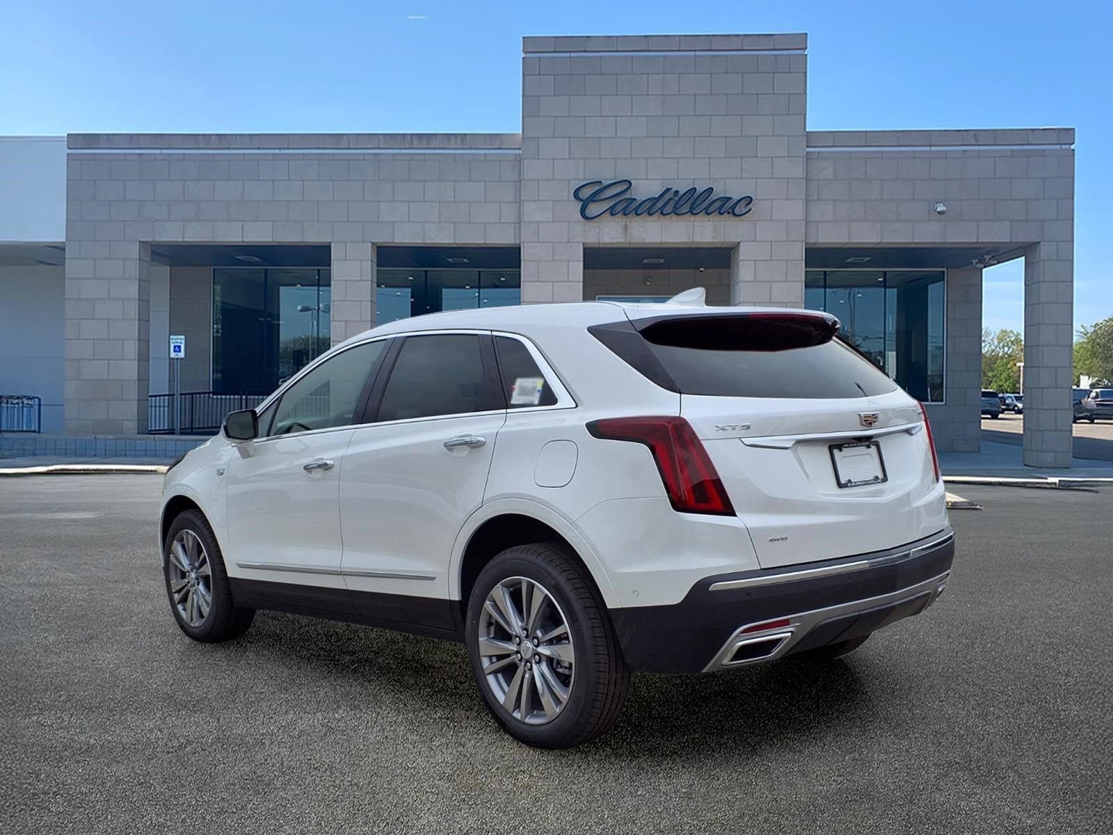 New 2026 Cadillac XT5 Premium Luxury w/ LPO, Floor Liner Package AWD/4WD image 6