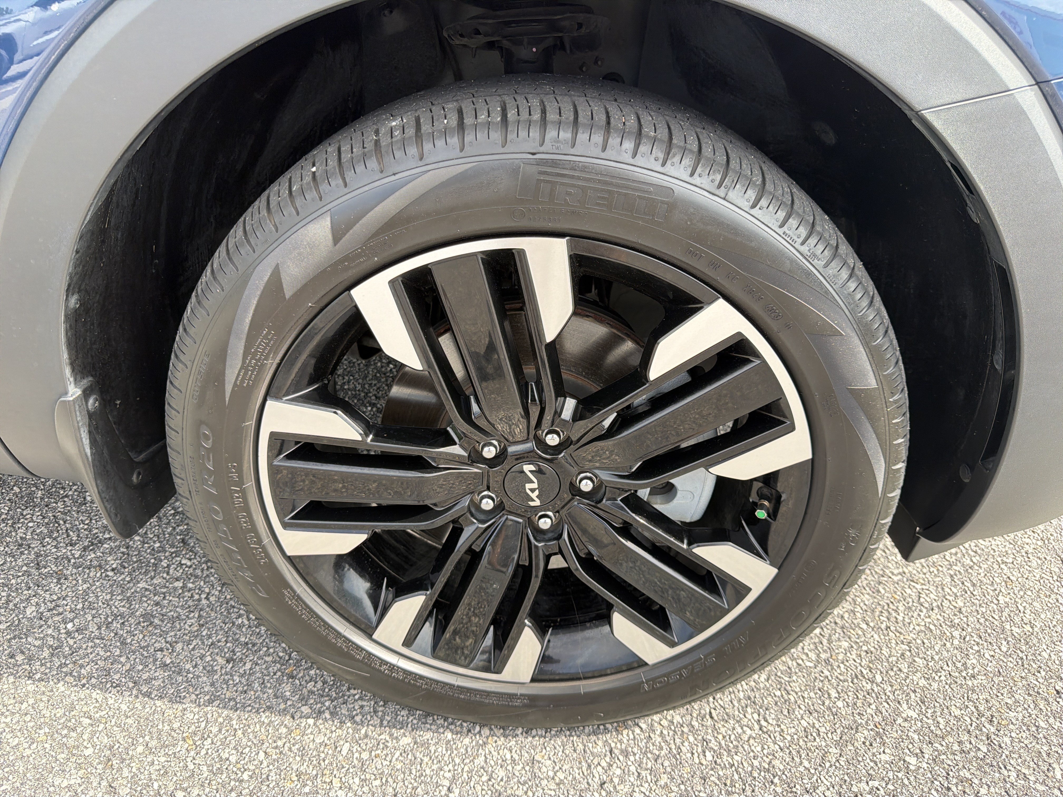 Used 2024 Kia Telluride SX w/ Towing Package FWD image 31
