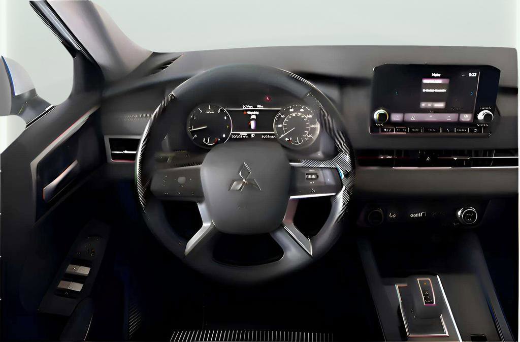 Used 2024 Mitsubishi Outlander ES image 11