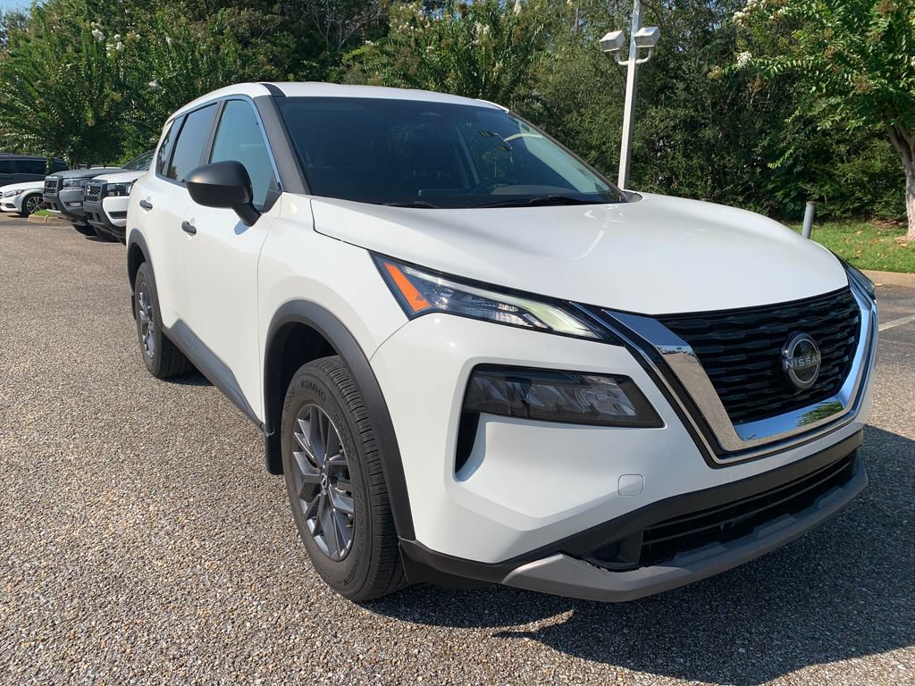 Used 2023 Nissan Rogue SV w/ SV Premium B Package FWD image 1