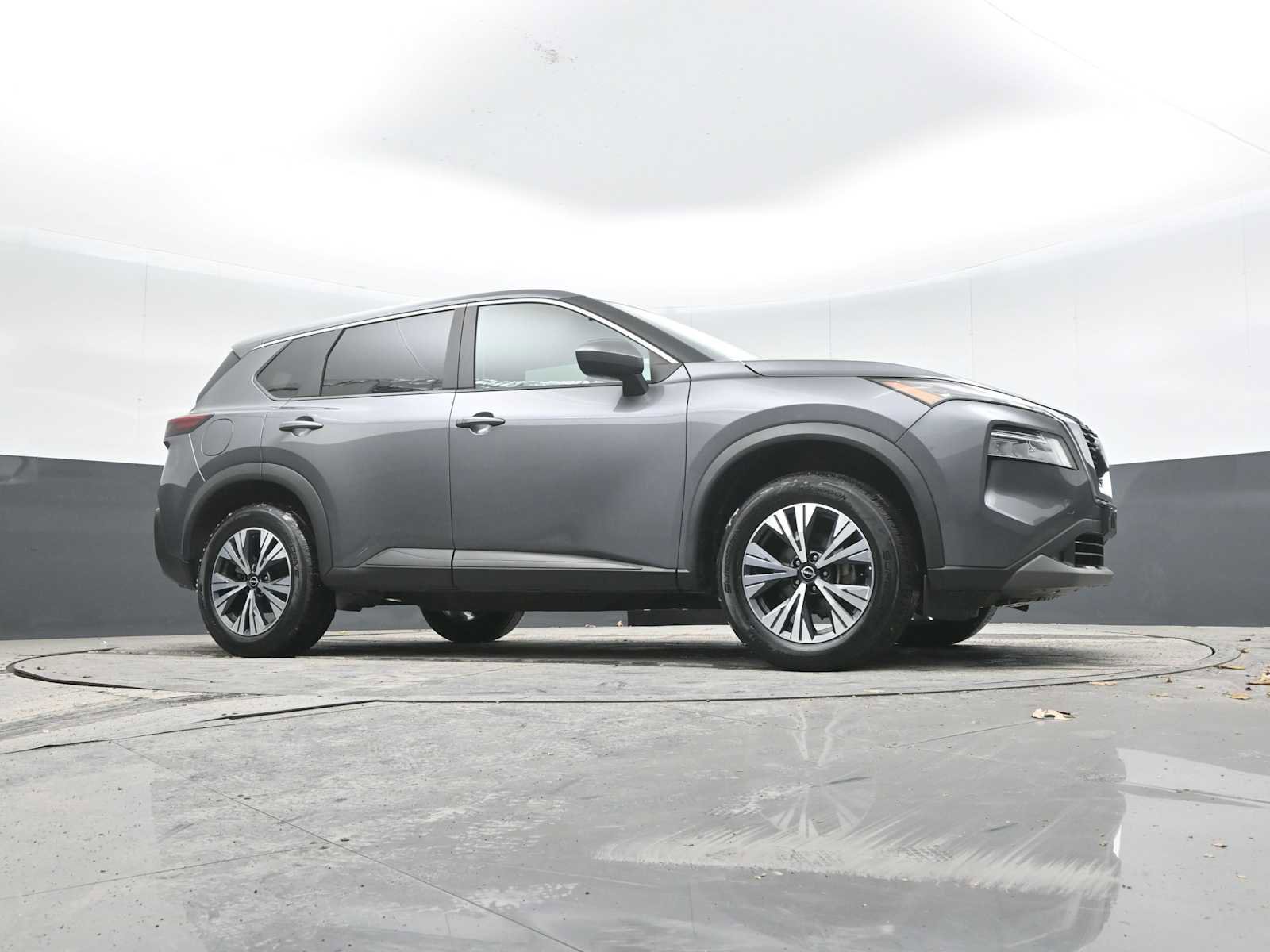 Used 2023 Nissan Rogue SV image 45