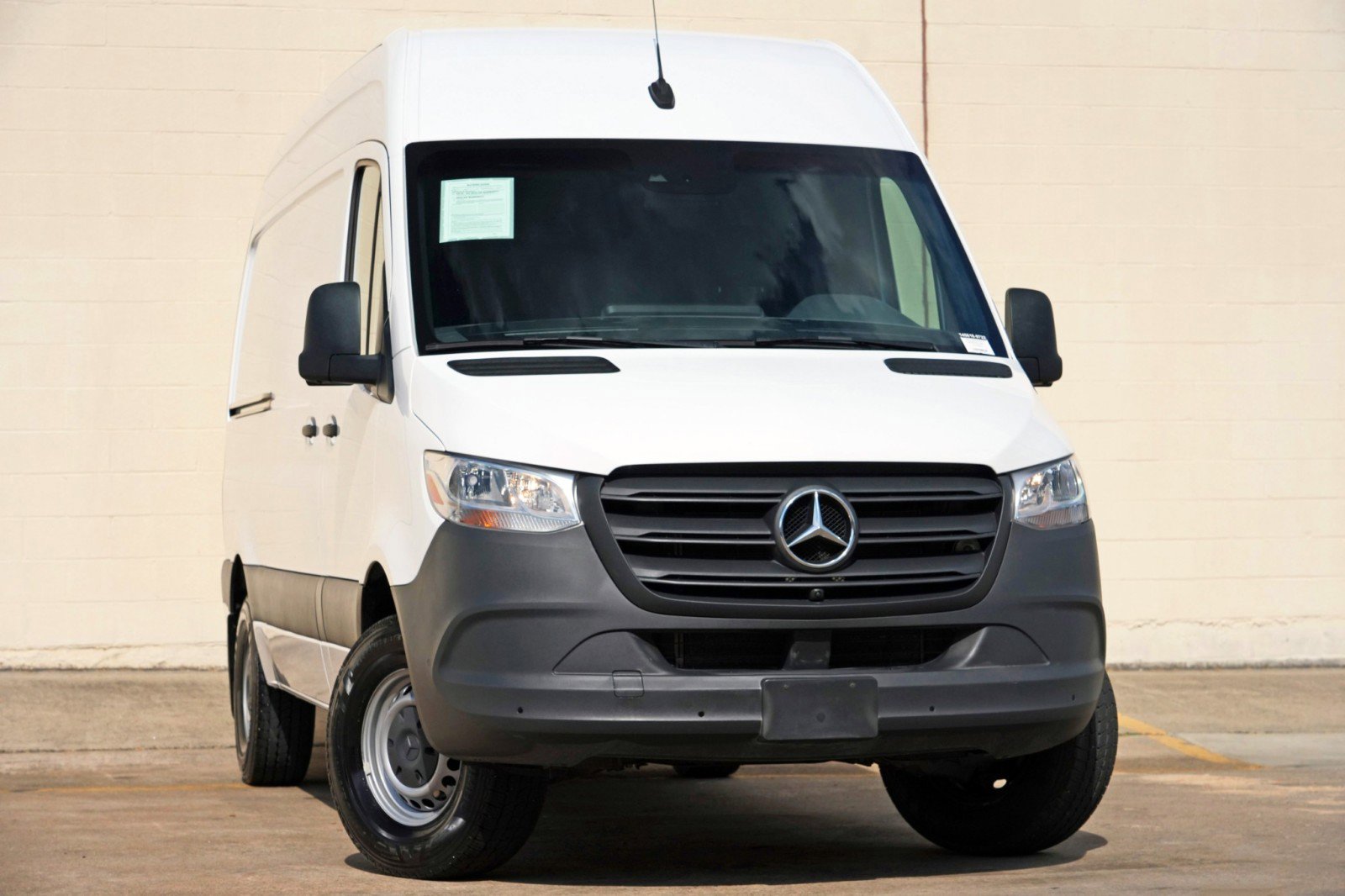 Used 2023 Mercedes-Benz Sprinter 2500 image 4