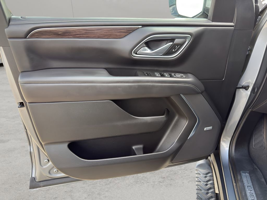 Used 2022 Chevrolet Tahoe Z71 w/ Luxury Package AWD/4WD image 9