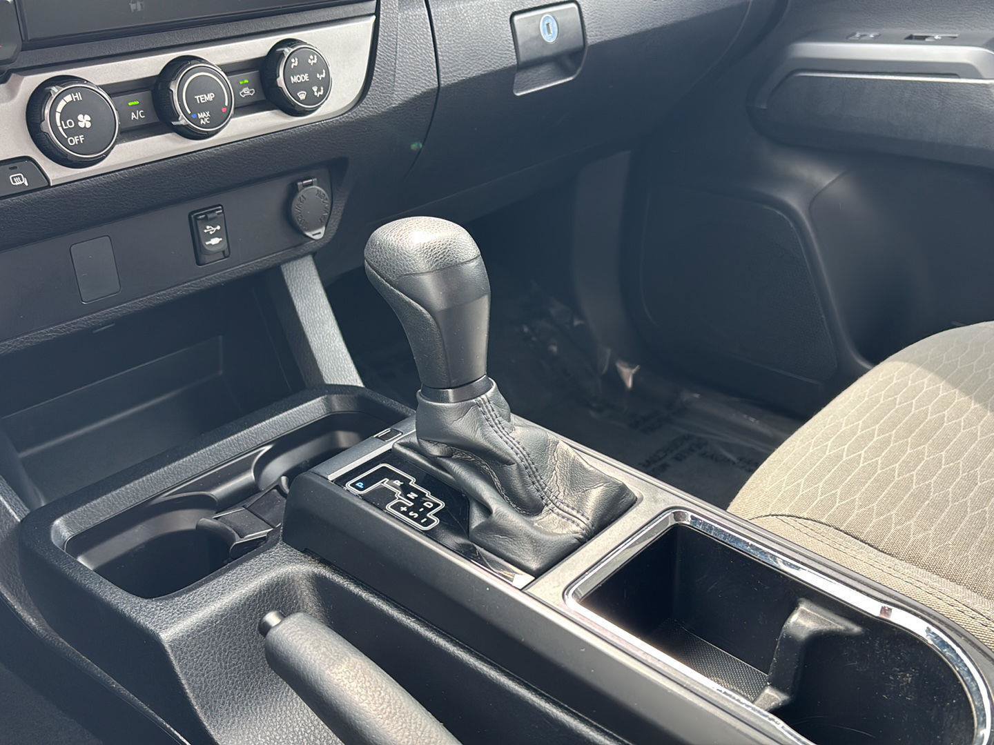Used 2019 Toyota Tacoma SR AWD/4WD image 18