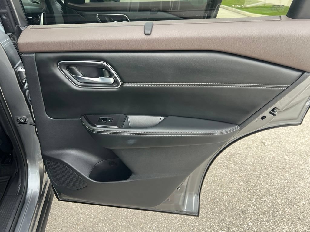 Used 2021 Nissan Rogue SV w/ Premium Package FWD image 17