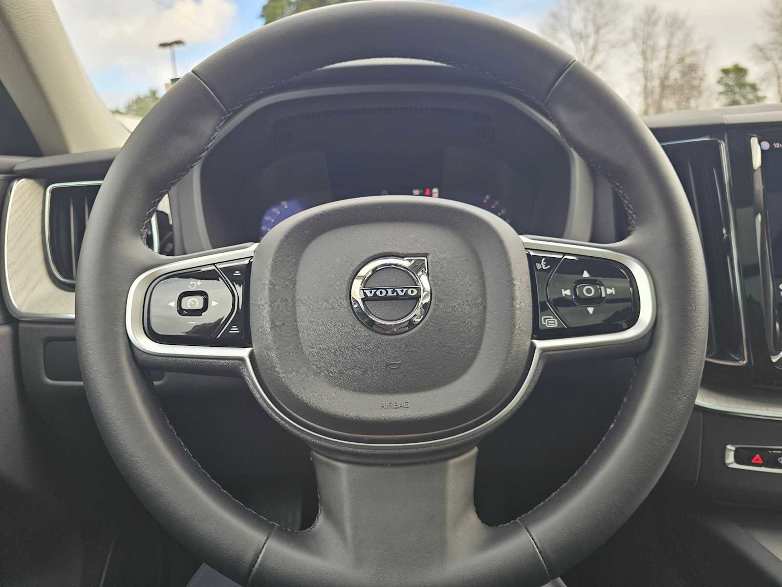 Certified 2025 Volvo XC60 B5 Plus image 25