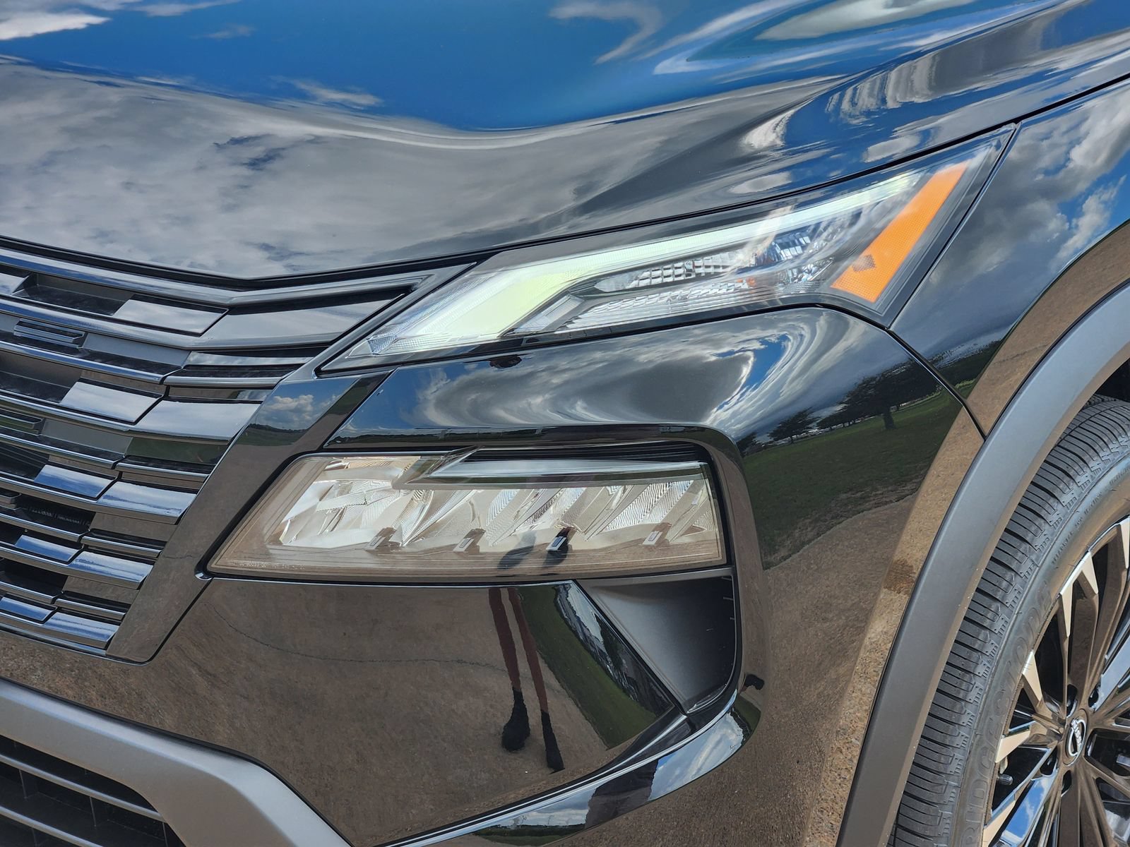 New 2026 Nissan Rogue Dark Armor FWD image 9