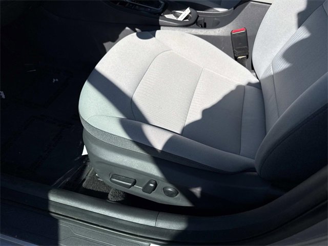 Used 2022 Hyundai Ioniq SE image 15