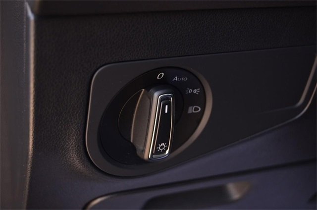 Certified 2022 Volkswagen Tiguan SE w/ Panoramic Sunroof Package image 11