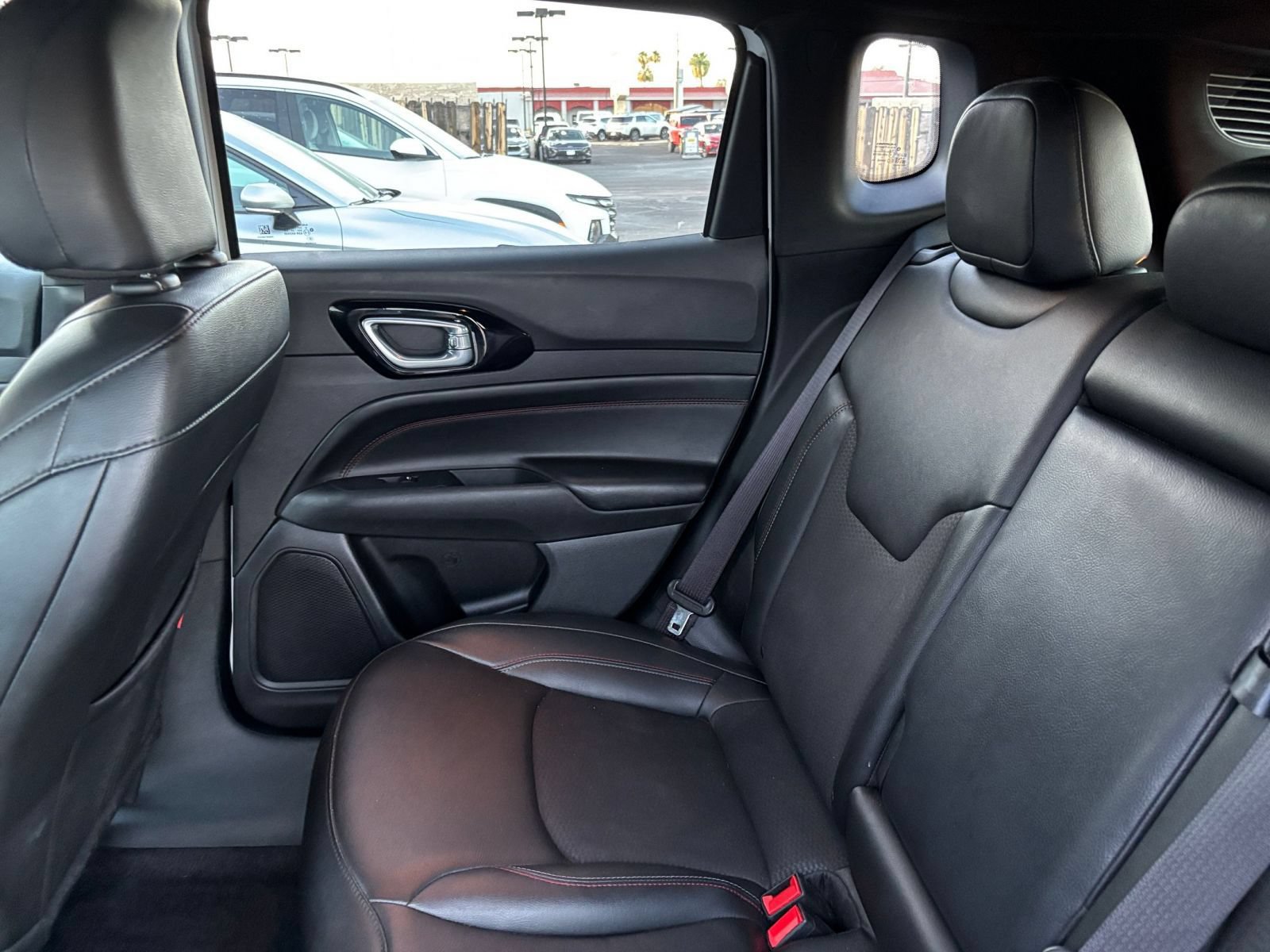 Used 2025 Jeep Compass Trailhawk AWD/4WD image 38