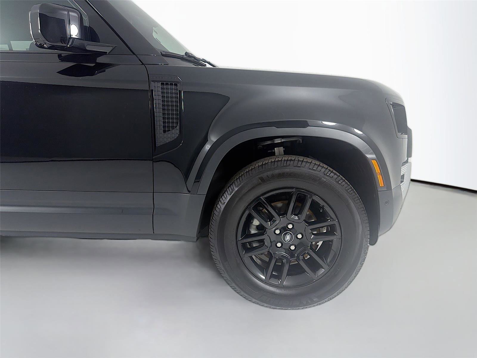 Used 2025 Land Rover Defender 110 S AWD/4WD image 23