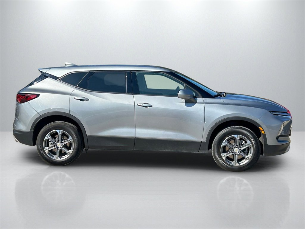 Used 2025 Chevrolet Blazer LT image 4