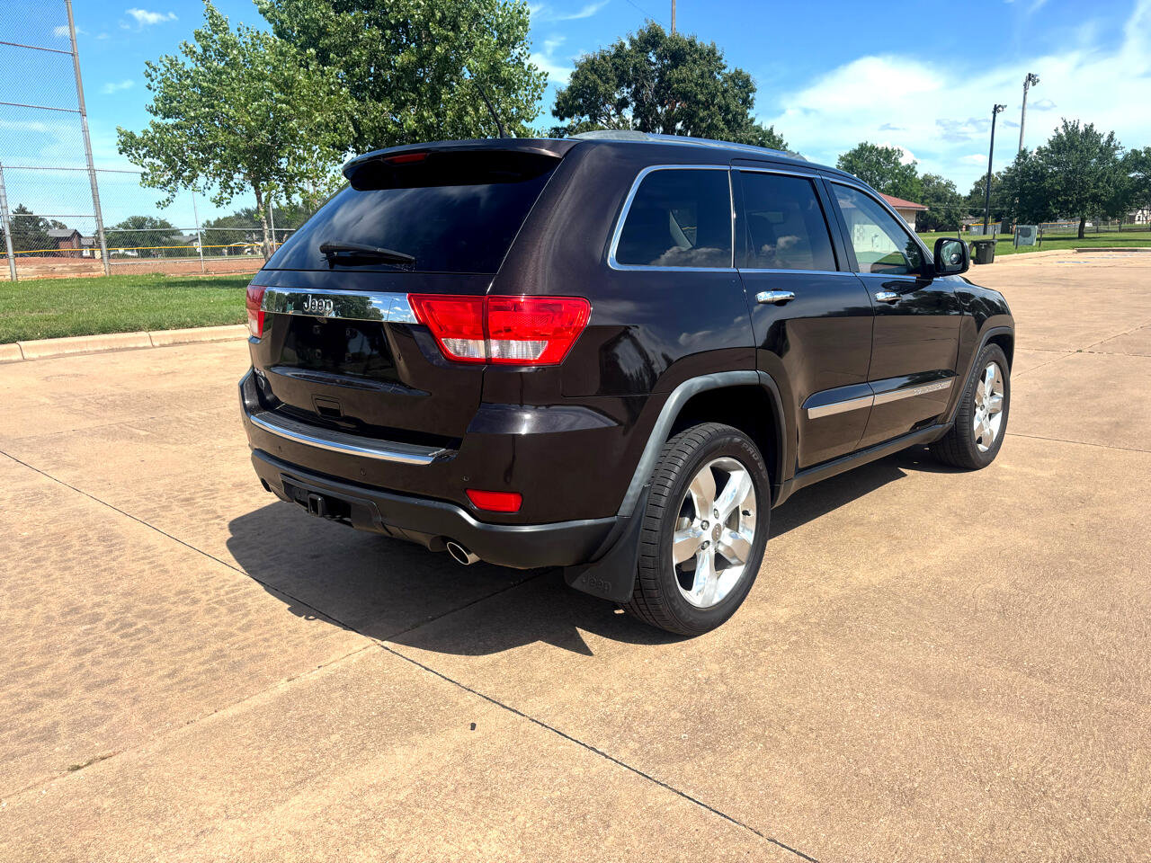 Used 2011 Jeep Grand Cherokee Overland Summit image 32