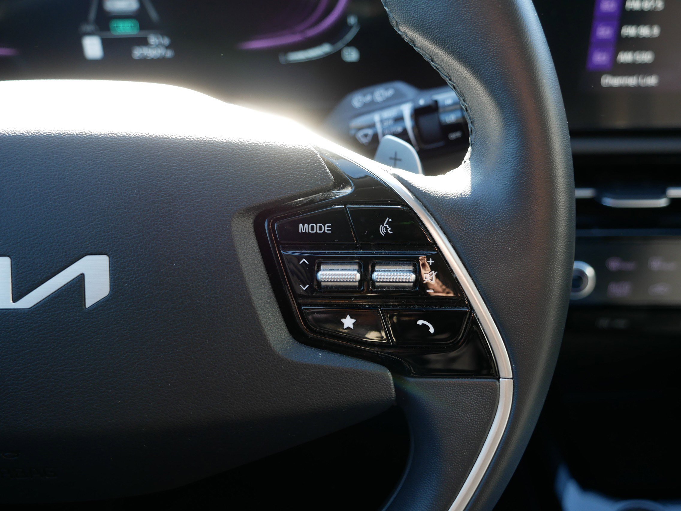 Certified 2023 Kia Niro EX image 30