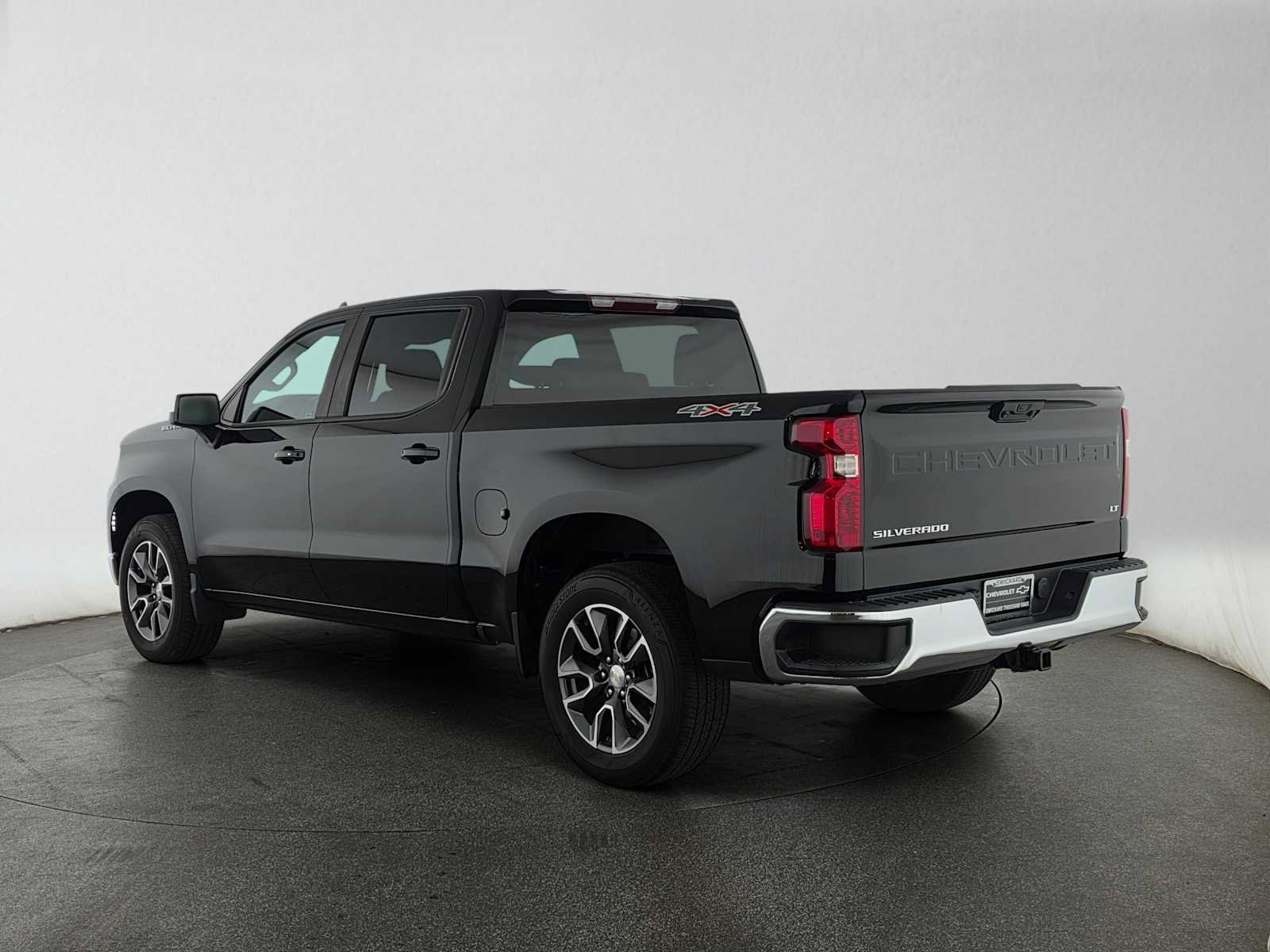 Used 2023 Chevrolet Silverado 1500 LT AWD/4WD image 5