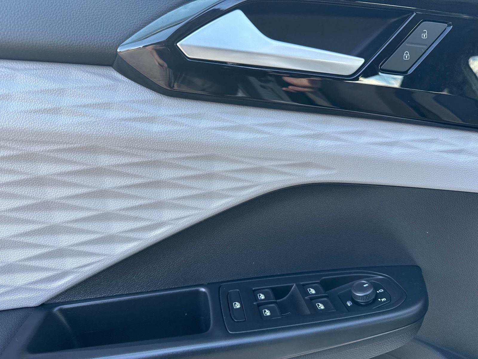 Certified 2022 Volkswagen Taos S image 19