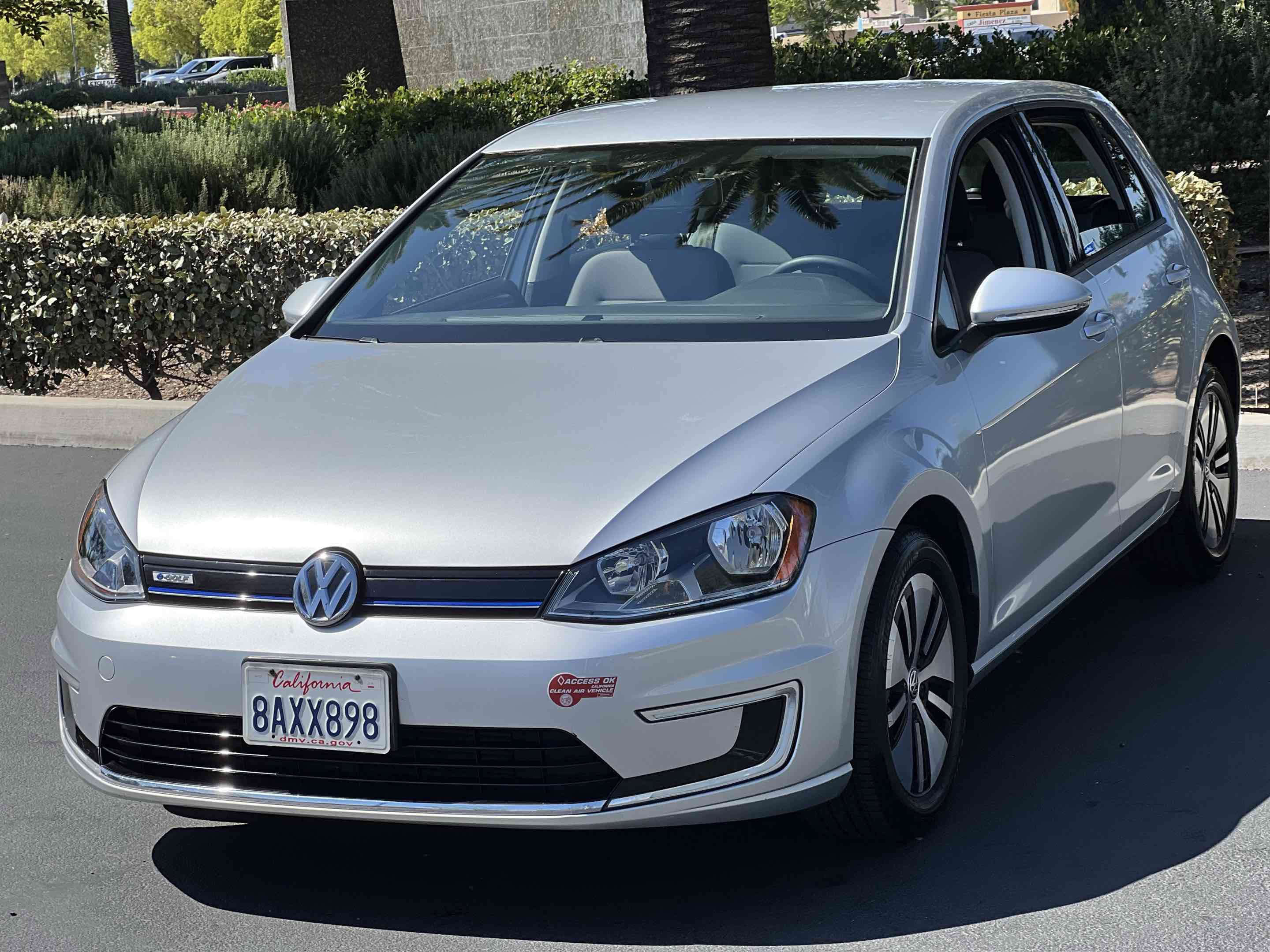 Used 2016 Volkswagen e-Golf SE w/ DC Fast Charging Package image 13