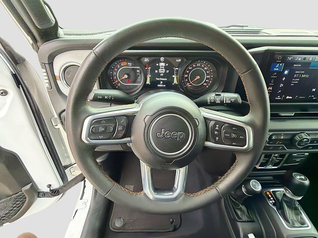 Used 2024 Jeep Wrangler Sahara image 34