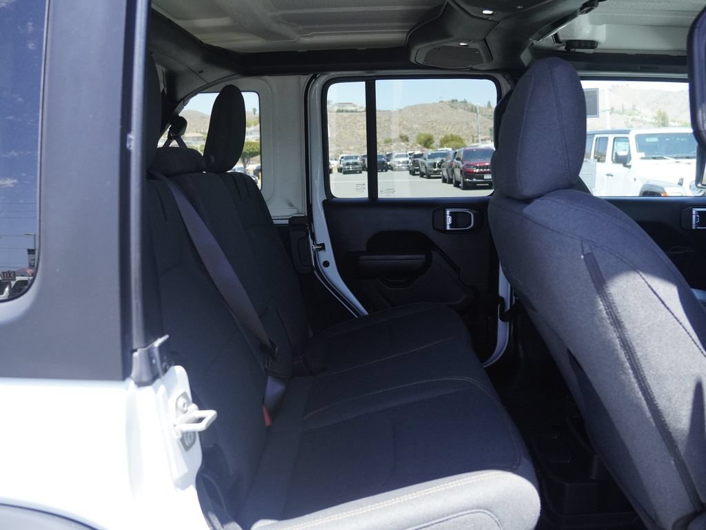 Used 2024 Jeep Wrangler Unlimited AWD/4WD image 34