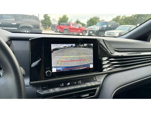 Used 2025 Toyota Camry SE FWD image 30
