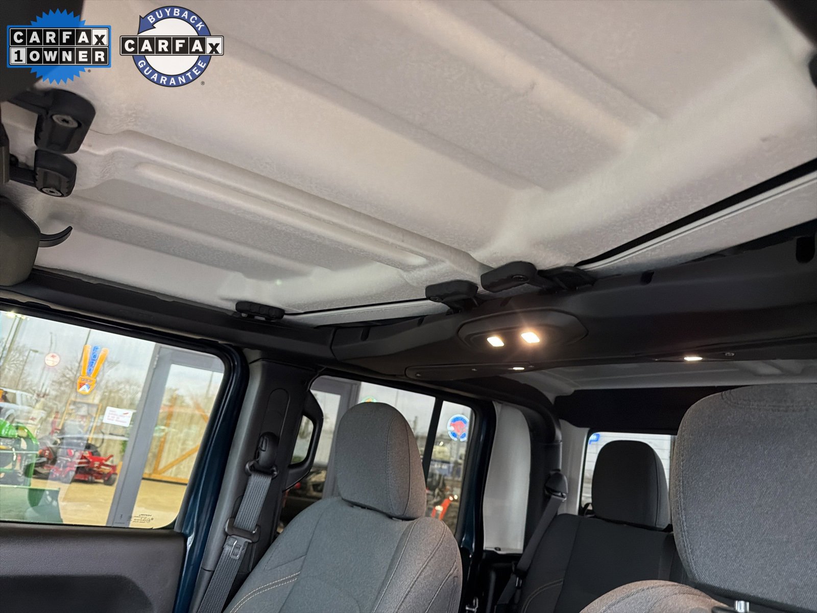 Used 2025 Jeep Gladiator Sport image 15