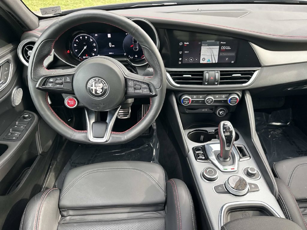 Used 2024 Alfa Romeo Giulia AWD image 21