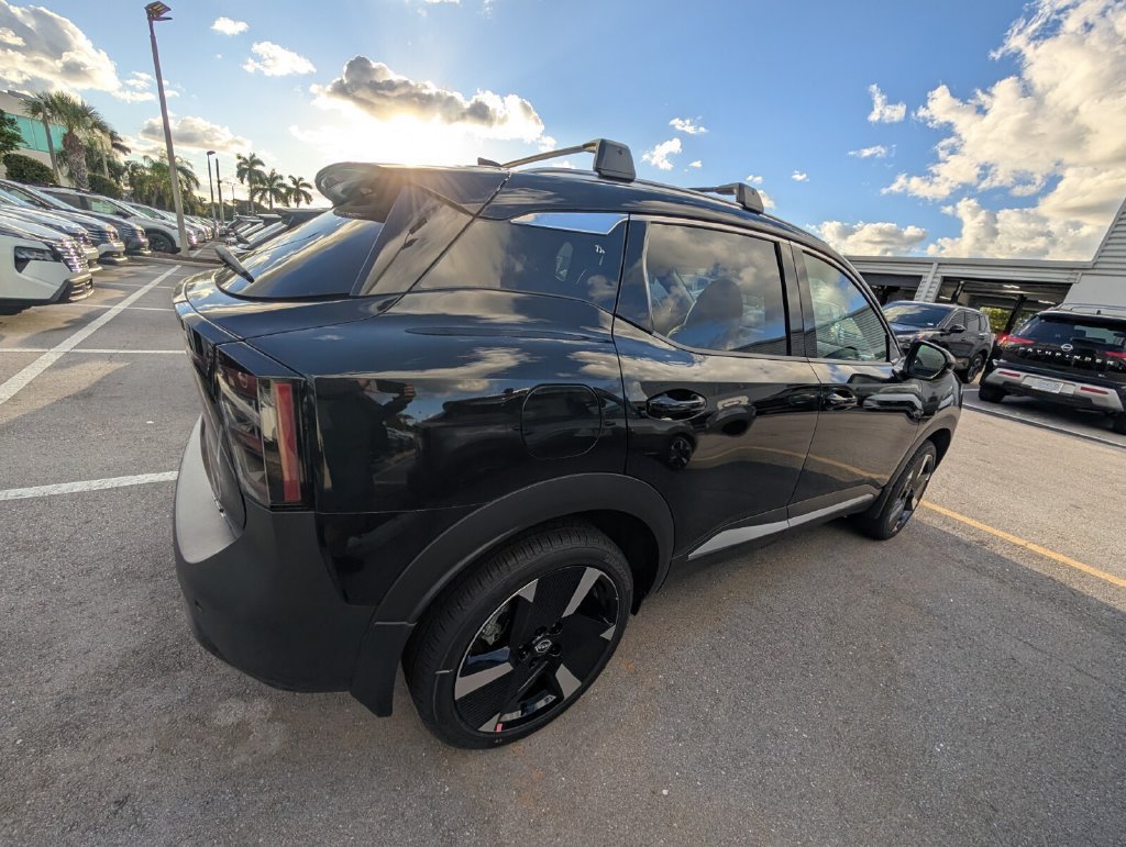 New 2025 Nissan Kicks SR w/ Illumination Package FWD image 12
