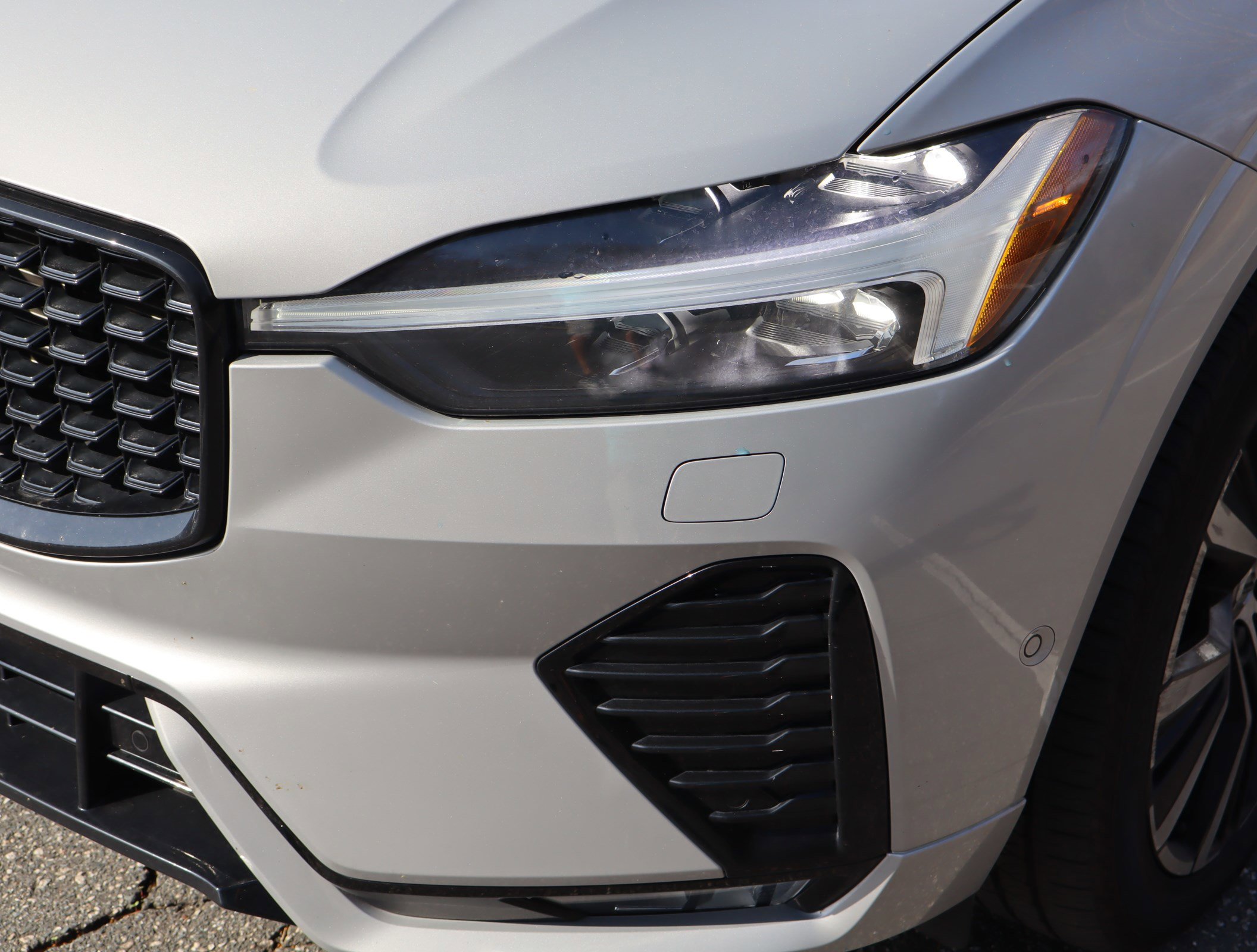 Used 2025 Volvo XC60 B5 Plus image 11
