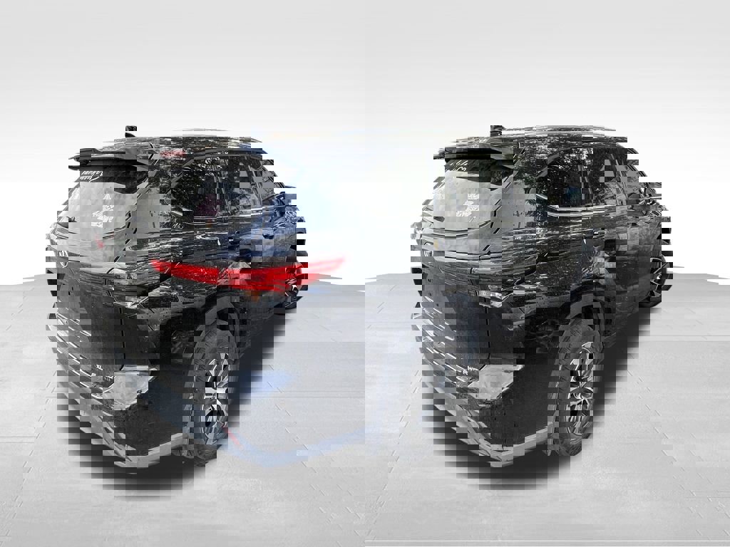 Used 2020 Toyota Highlander XLE image 2