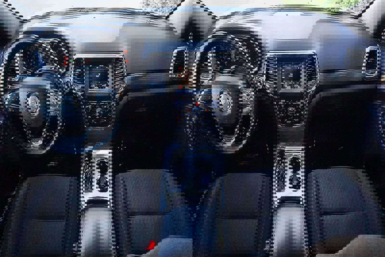 Used 2020 Jeep Grand Cherokee Laredo image 14