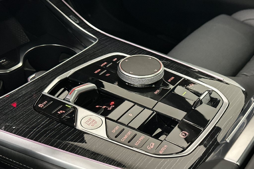 Certified 2025 BMW X7 M60i AWD/4WD image 26