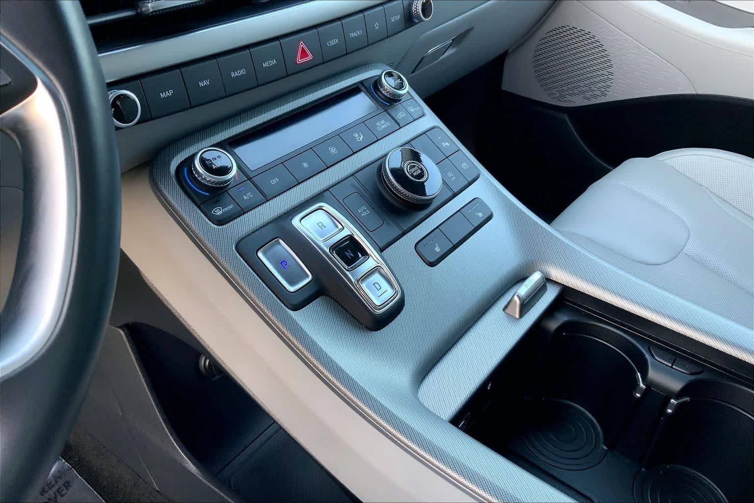 Used 2025 Hyundai Palisade SEL FWD image 15