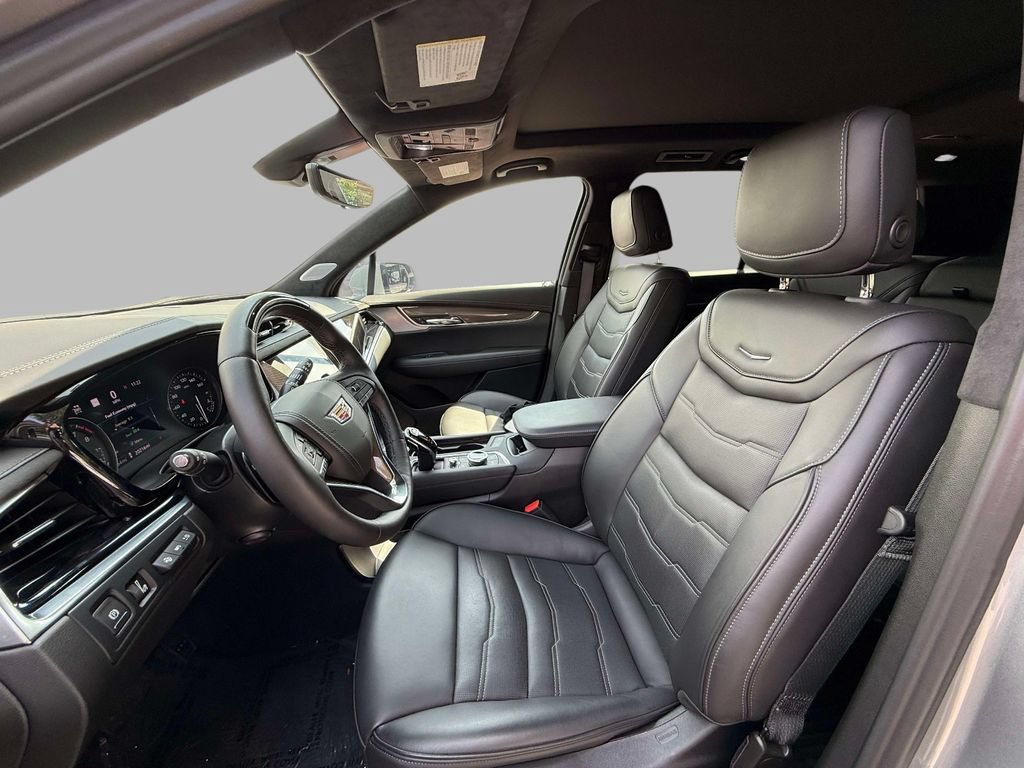 Used 2025 Cadillac XT6 Premium Luxury w/ Platinum Package AWD/4WD image 2