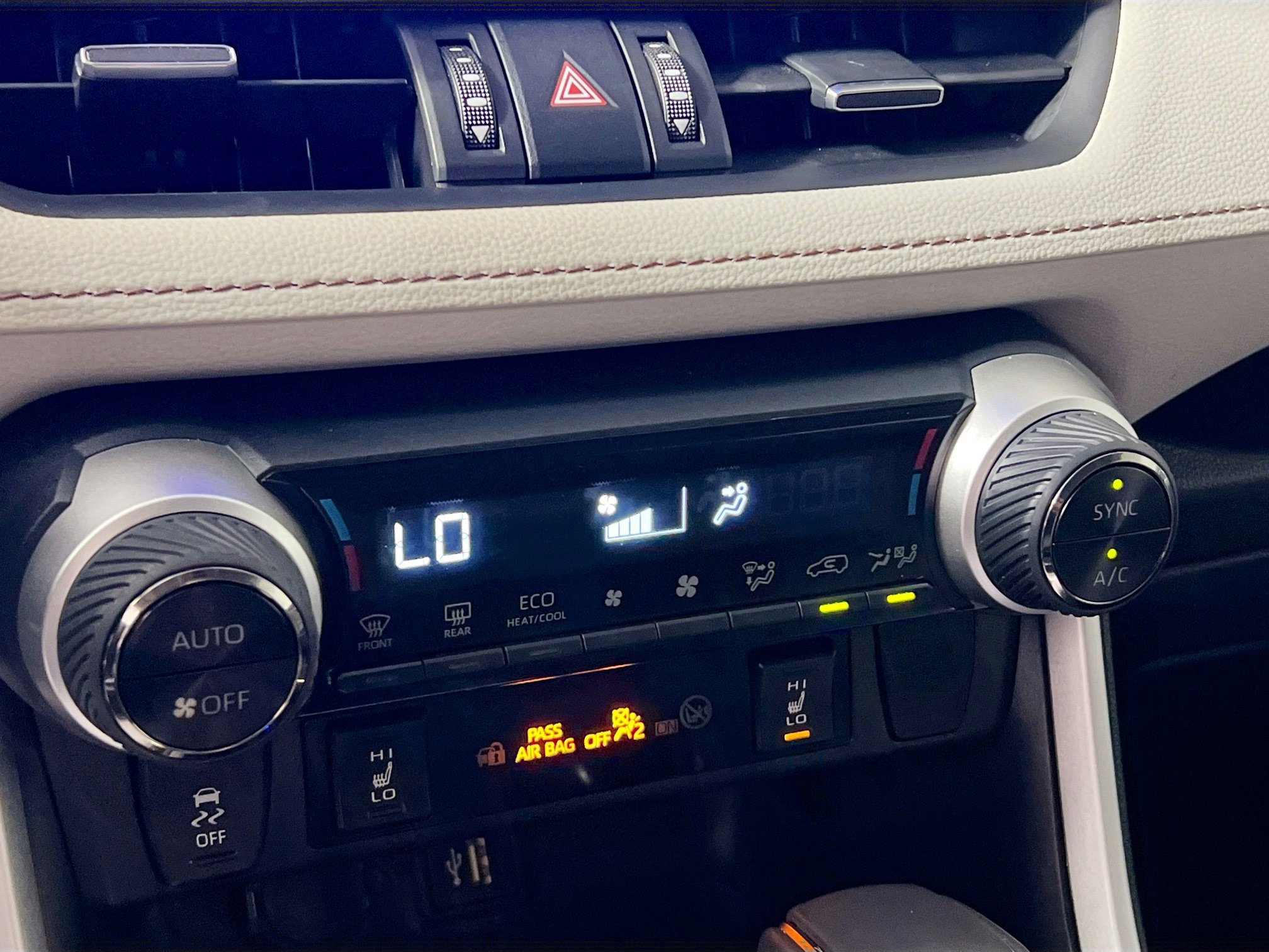 Used 2024 Toyota RAV4 XLE Premium image 27