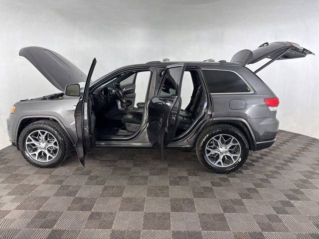 Used 2020 Jeep Grand Cherokee Overland AWD/4WD image 11