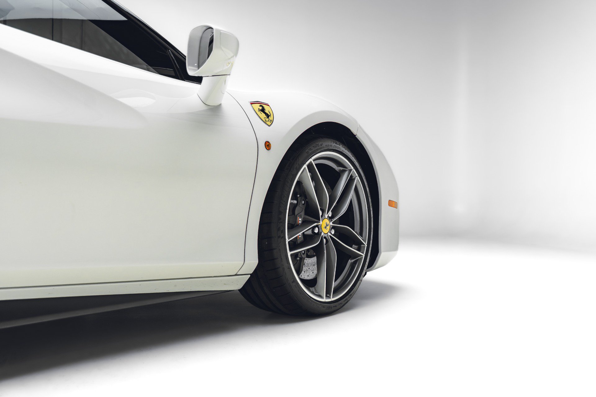 Used 2018 Ferrari 488 GTB RWD image 22