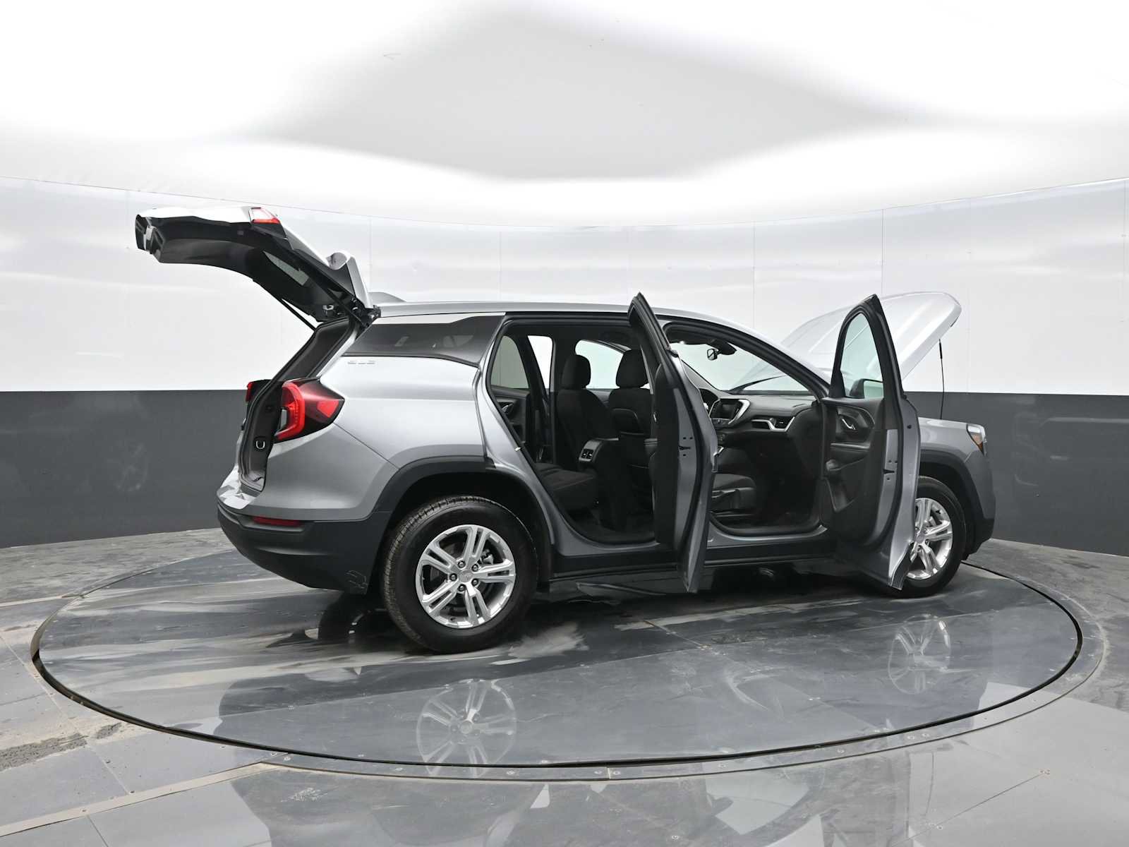 Used 2024 GMC Terrain SLE image 29