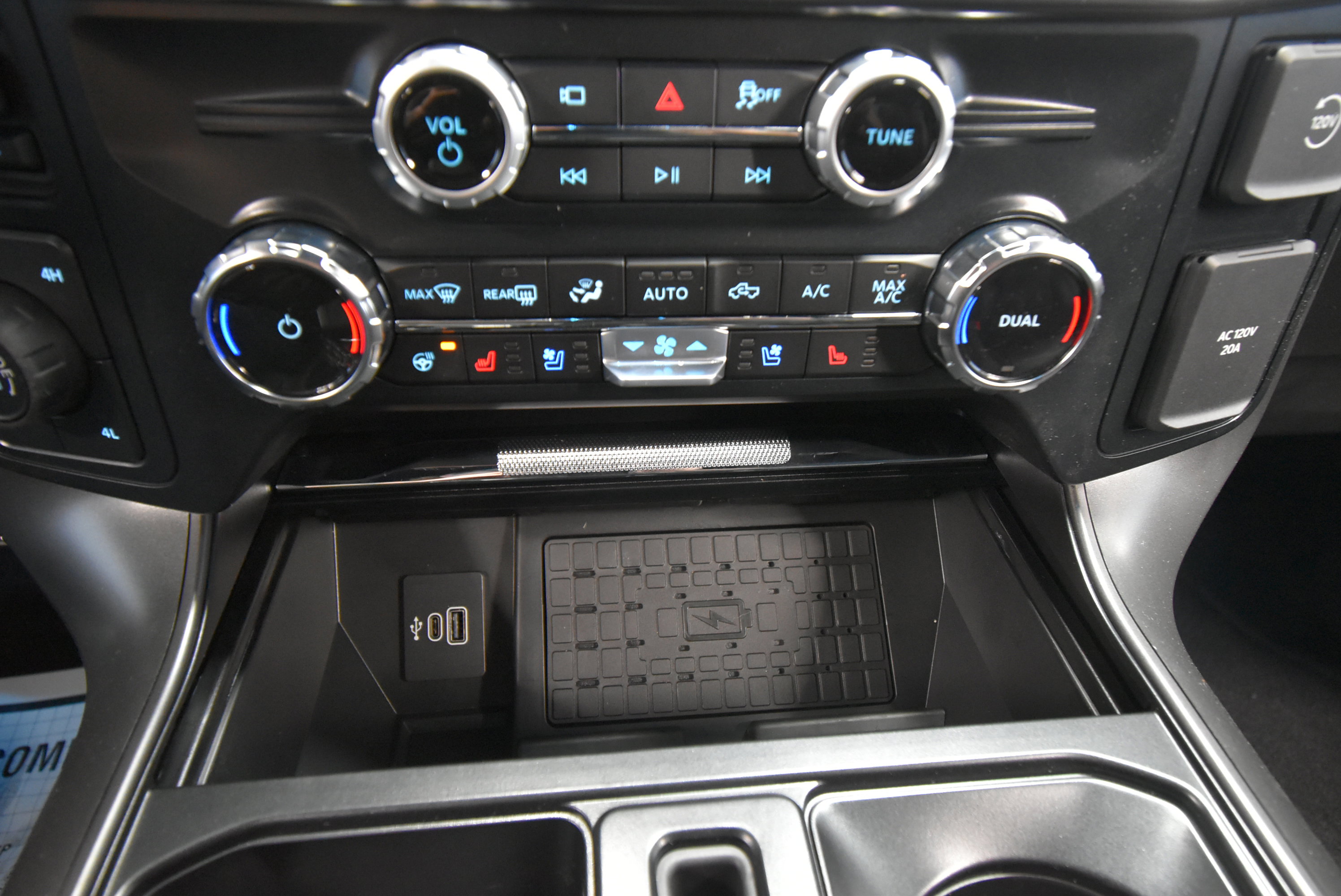 New 2025 Ford F150 Lariat w/ Equipment Group 502A High image 12