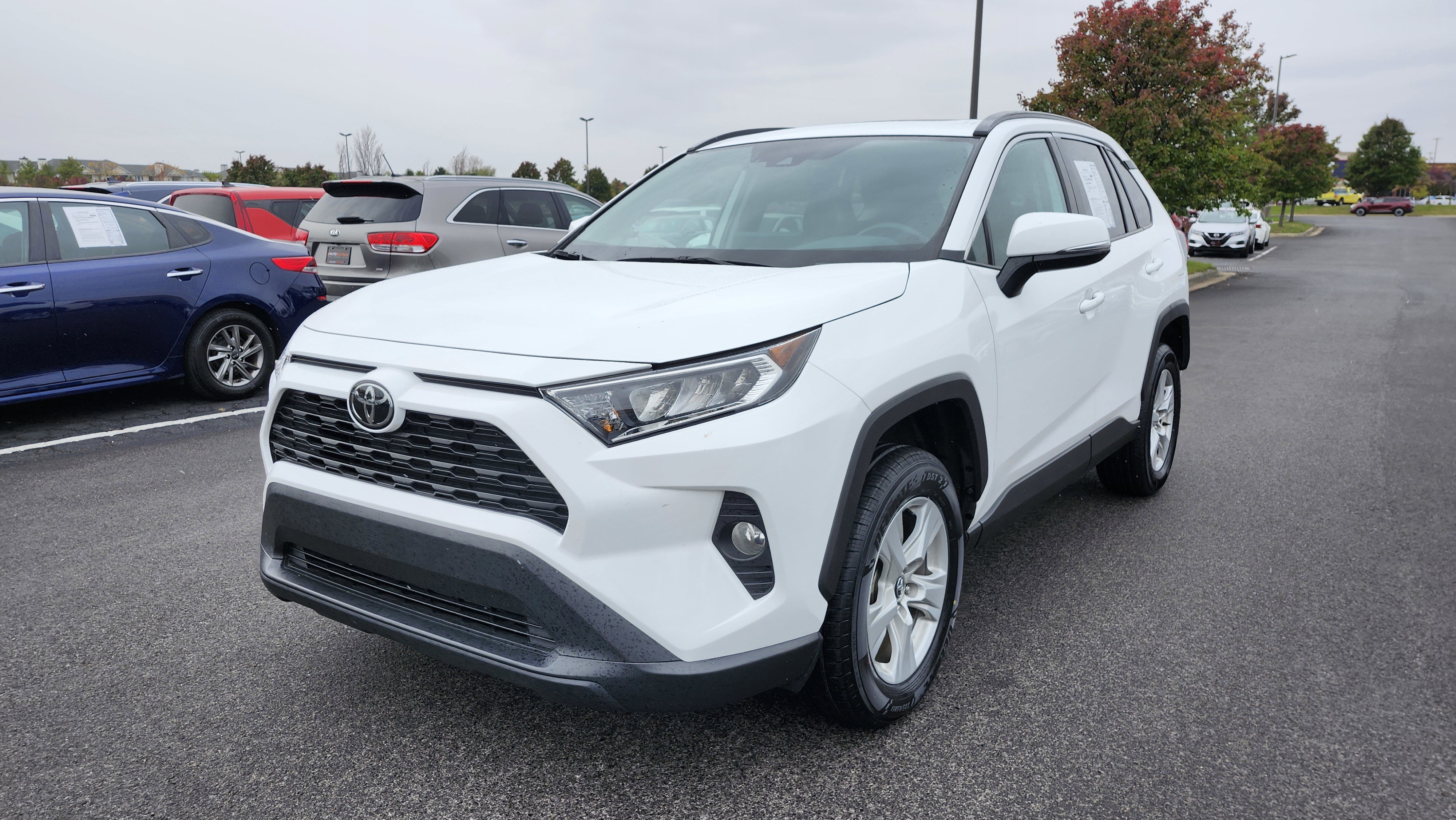 Used 2020 Toyota RAV4 XLE image 6
