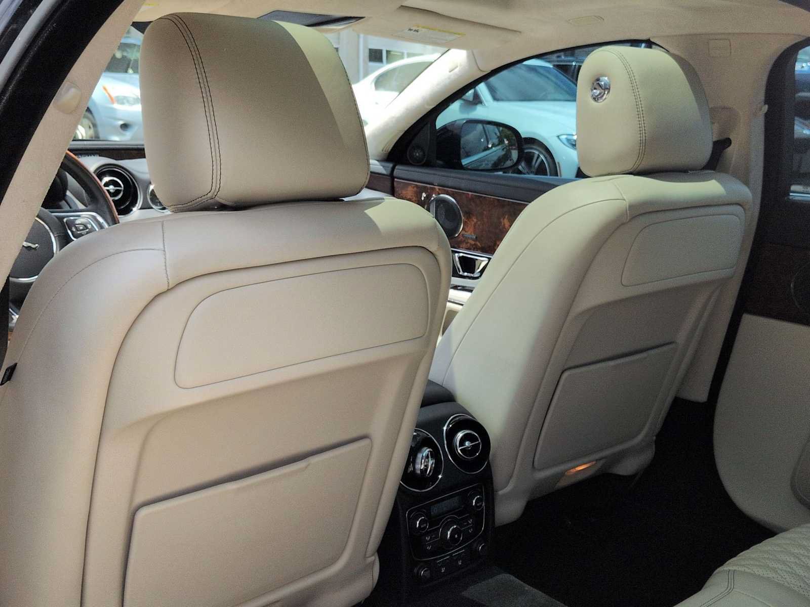 Used 2019 Jaguar XJ AWD image 19