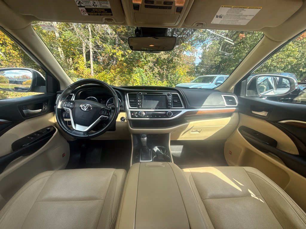 Certified 2019 Toyota Highlander Limited AWD/4WD image 22