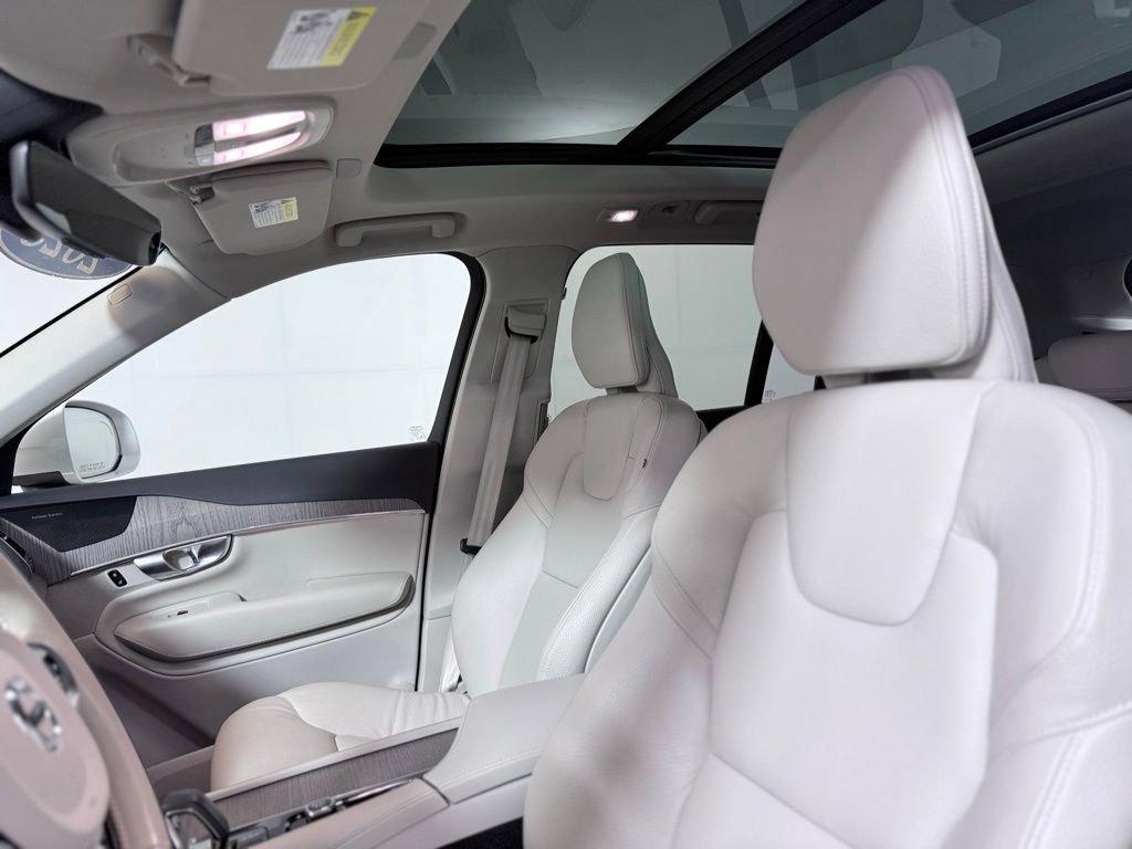 Used 2023 Volvo XC90 B6 Plus AWD/4WD image 18