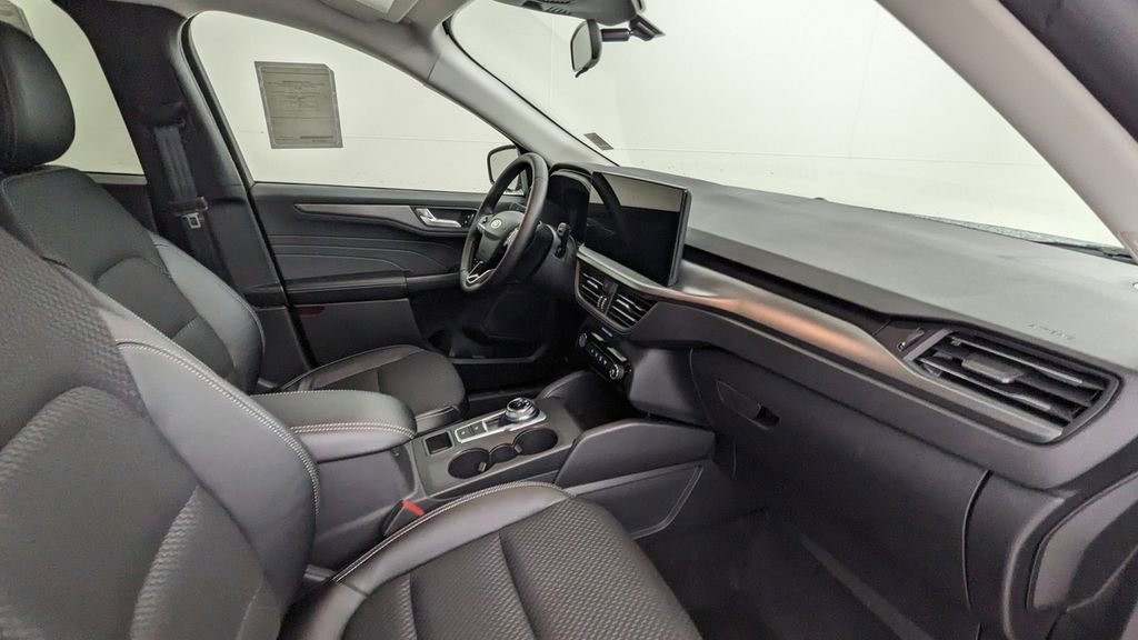 New 2026 Ford Escape SE image 38