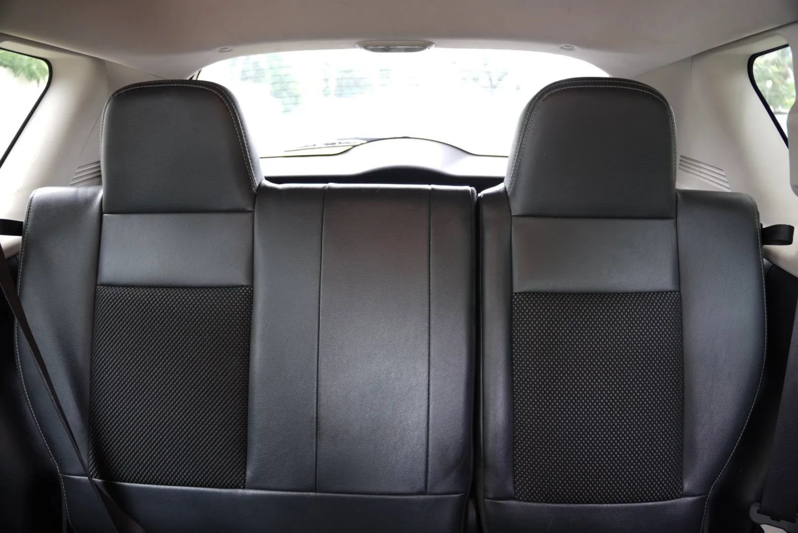 Used 2016 Jeep Compass Latitude FWD image 13