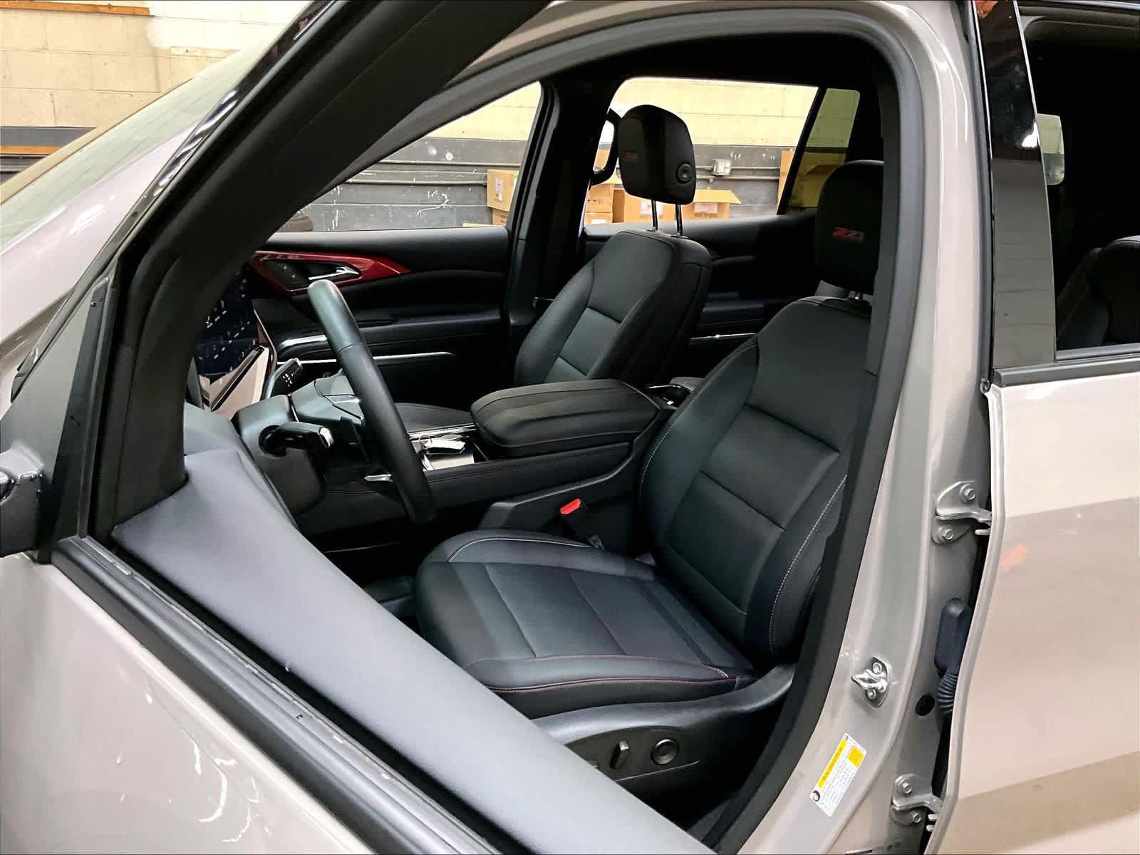 Used 2026 Chevrolet Traverse Z71 w/ LPO, Floor Liner Package AWD/4WD image 28