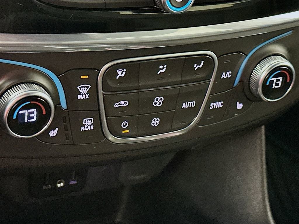 Used 2023 Chevrolet Traverse LT image 29